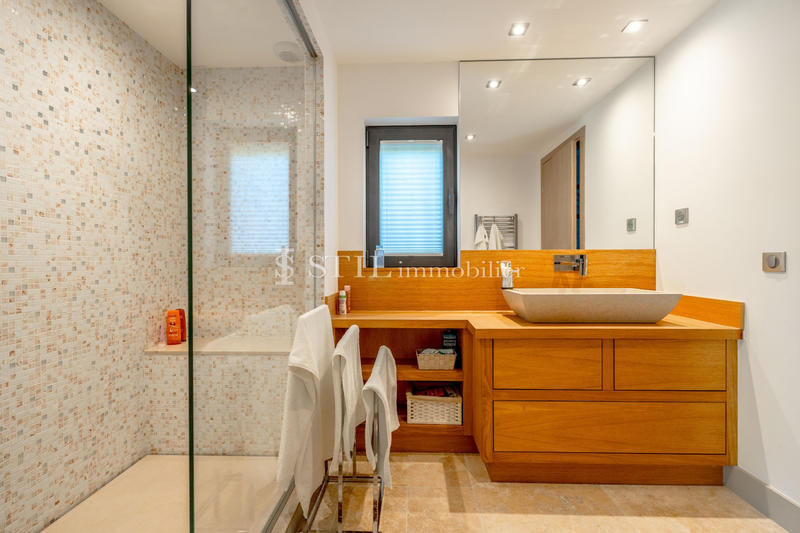 Villa - 293 m² - 9 pièces