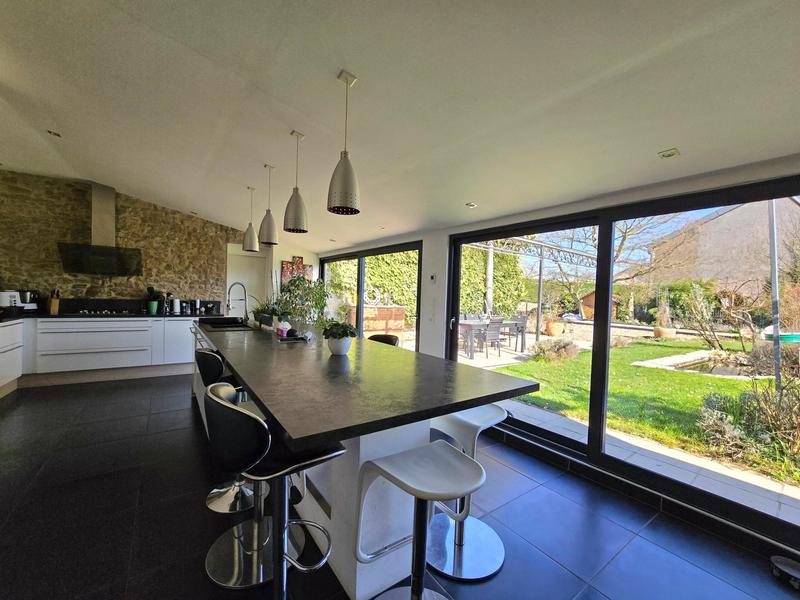 Maison - 246 m² - 8 pièces