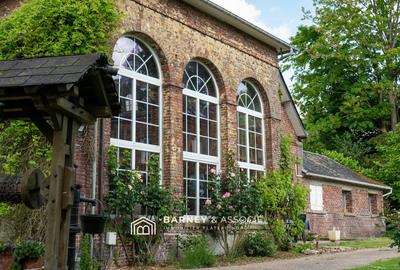 Maison - 440 m² - 12 pièces