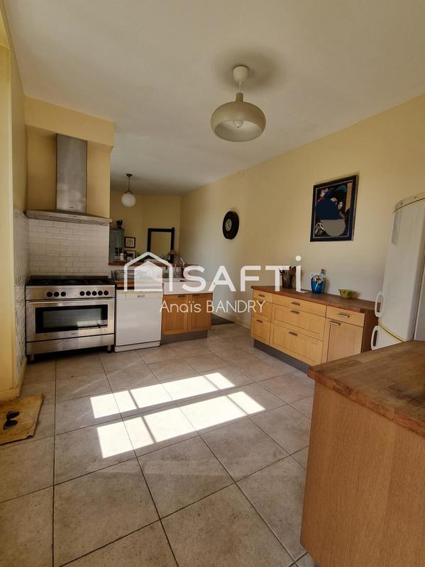 Maison de maîtres - 320 m² - 8 pièces