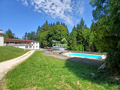 Maison - 240 m² - 4 pièces