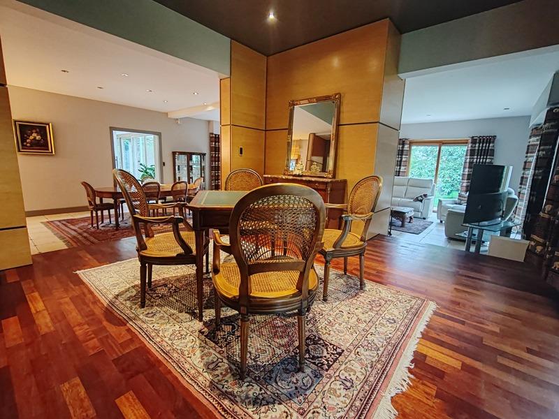 Demeure - 334 m² - 12 pièces