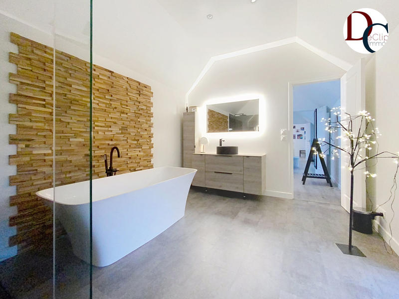 Maison - 197 m² - 10 pièces