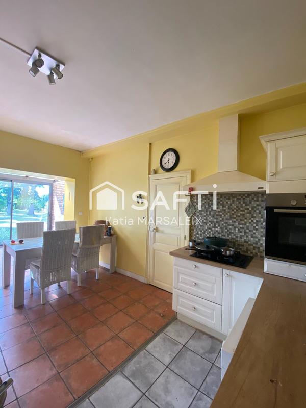 Maison - 239 m² - 9 pièces