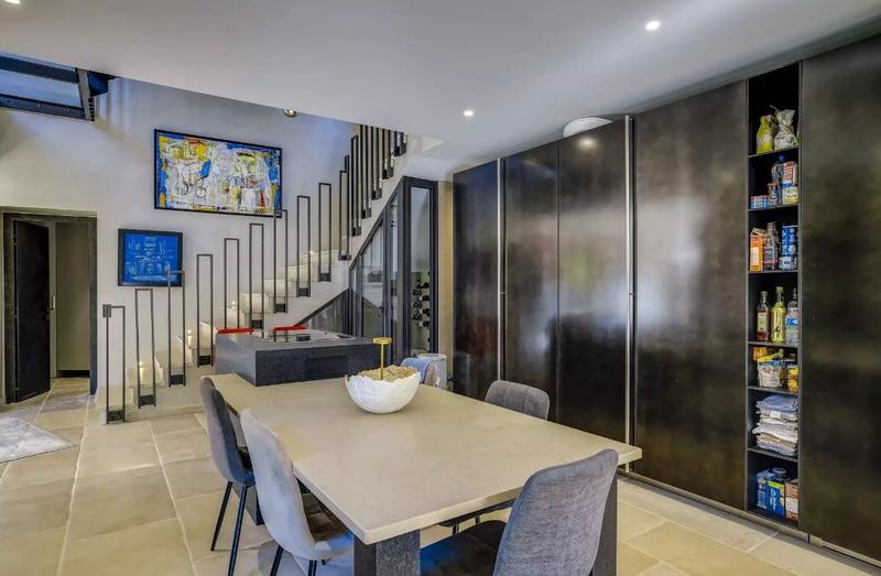 Villa - 216 m² - 6 pièces