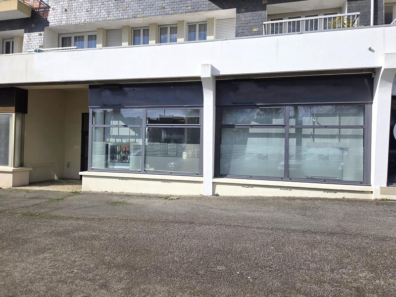 Local commercial - 103 m² - 7 pièces