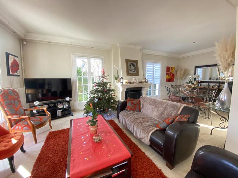 Pavillon - 170 m² - 7 pièces