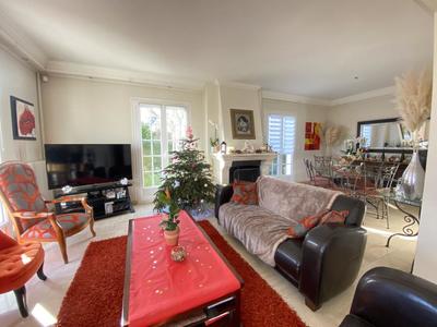 Pavillon - 170 m² - 7 pièces