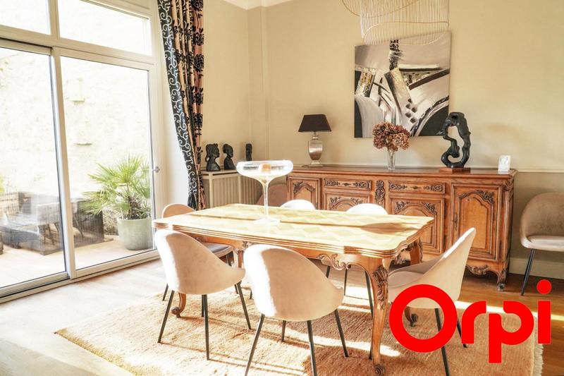 Maison - 275 m² - 7 pièces