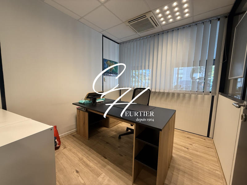 Local commercial - 334 m² - 14 pièces