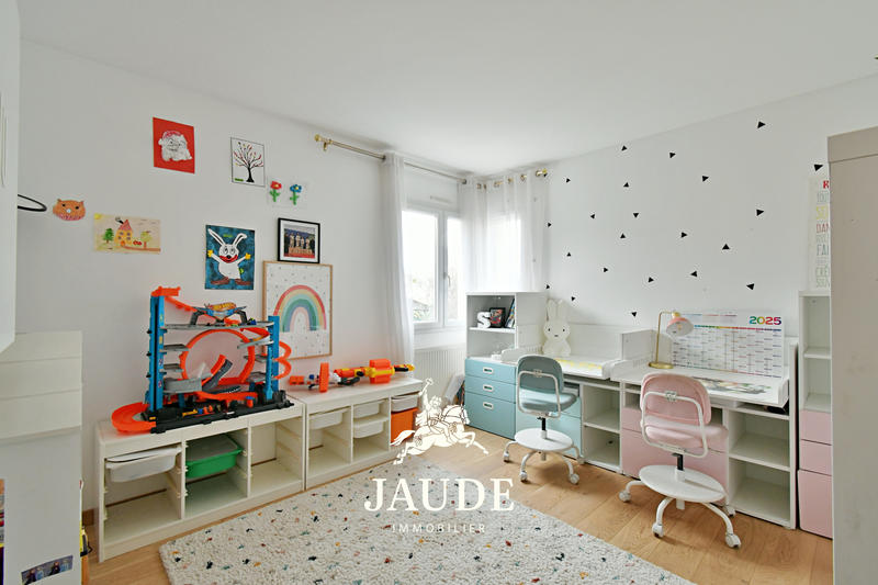 Maison - 236 m² - 9 pièces