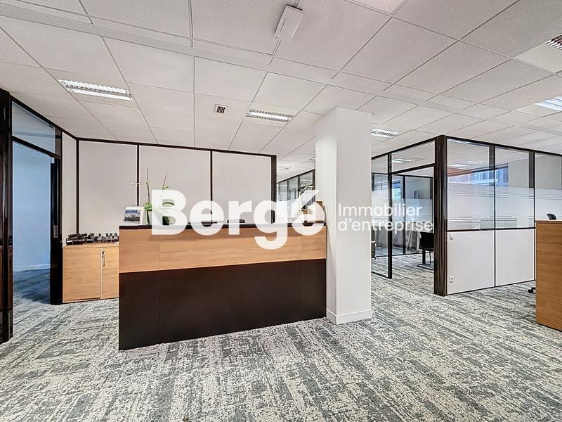 Bureau - 251 m²