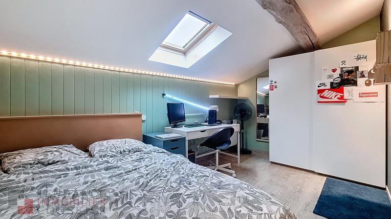 Maison - 220 m² - 9 pièces