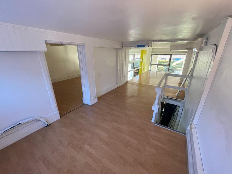 Local commercial - 97 m² - 3 pièces