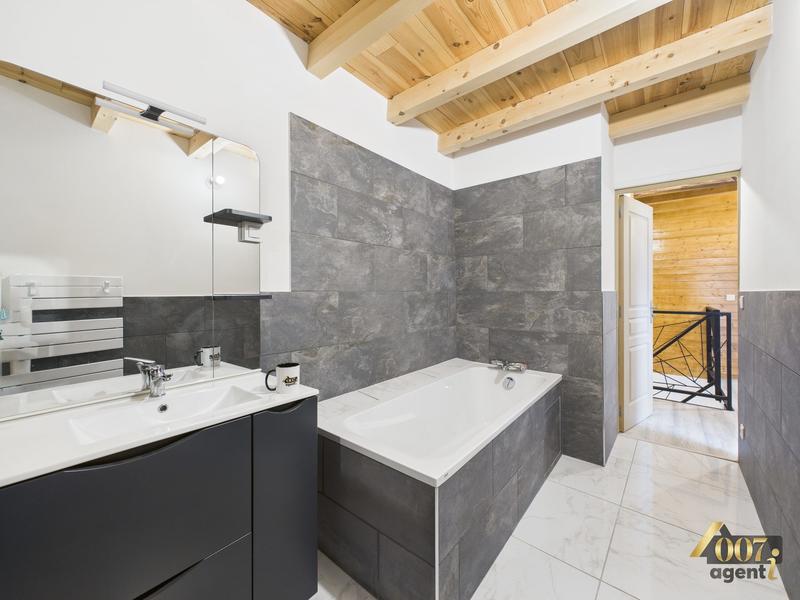 Maison - 90 m² - 4 pièces