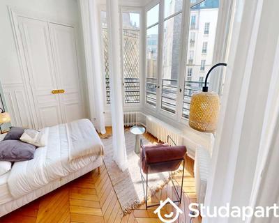 Chambre - 250 m² - 1 pièce