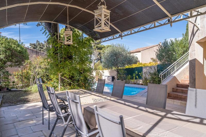 Maison - 248 m² - 8 pièces