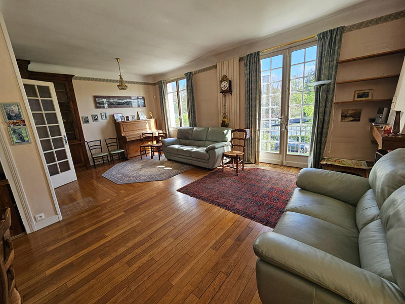 Maison - 214 m² - 8 pièces