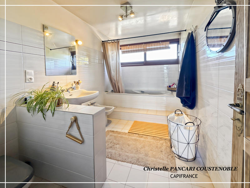 Maison - 204 m² - 6 pièces