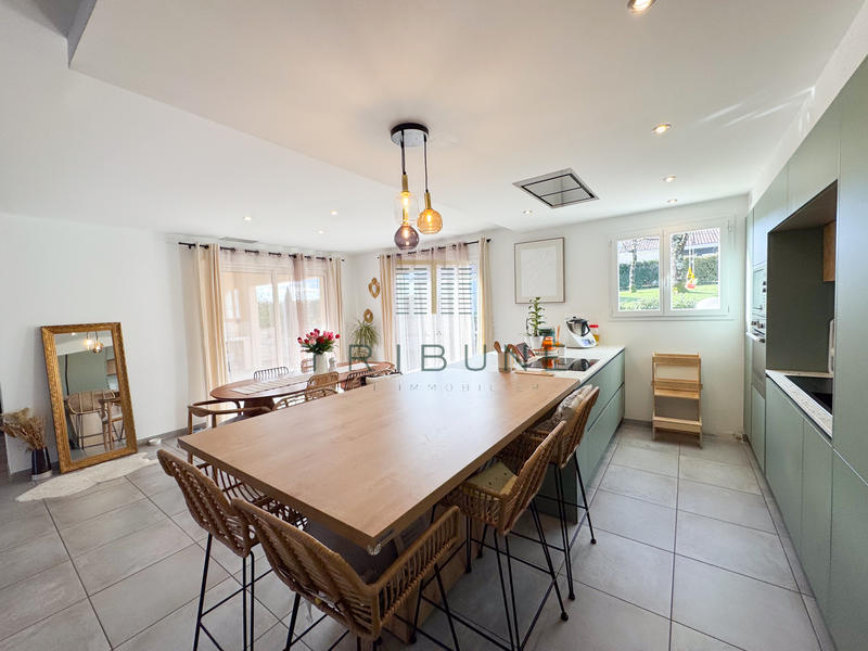 Maison - 145 m² - 6 pièces