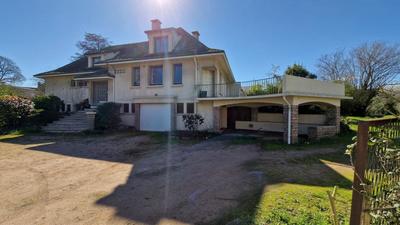 Maison - 319 m² - 9 pièces