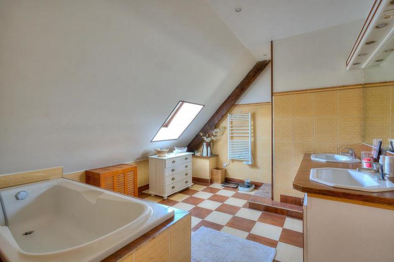 Maison - 210 m² - 8 pièces