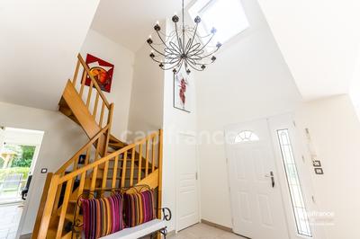 Maison - 243 m² - 8 pièces