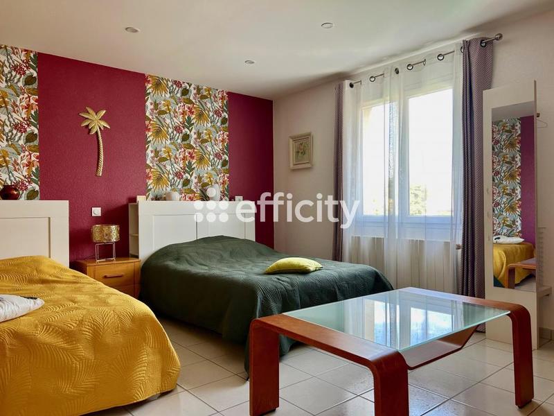 Maison - 185 m² - 7 pièces