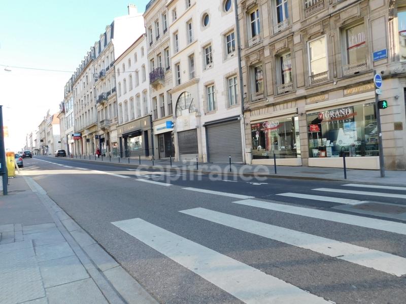 Local commercial - 200 m² - 2 pièces