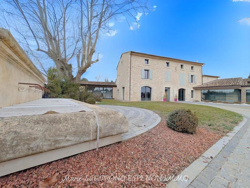 Mas - 471 m² - 15 pièces