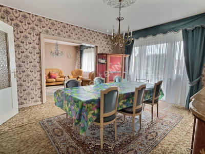 Maison - 174 m² - 9 pièces