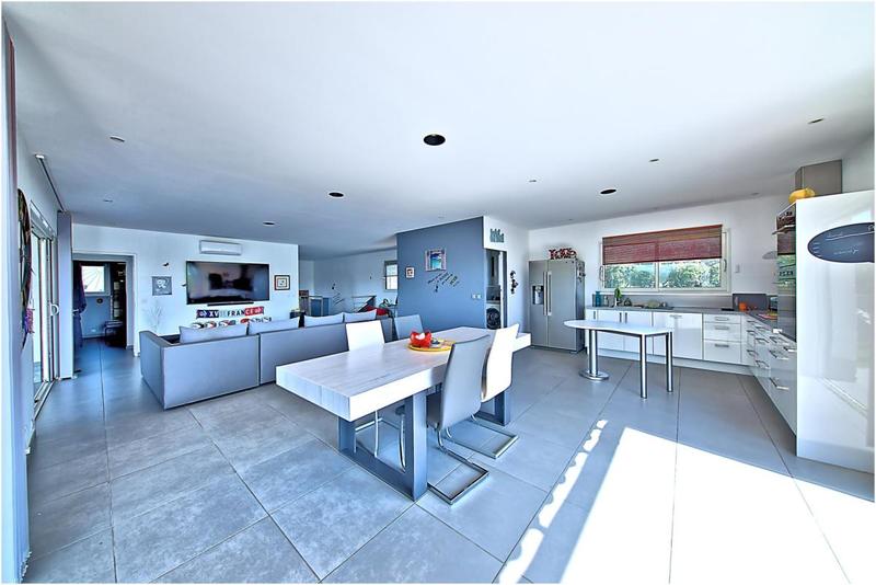 Maison d'architecte - 250 m² - 7 pièces