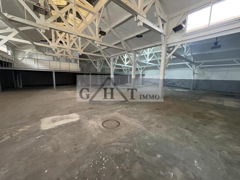 Entrepôt - 874 m²