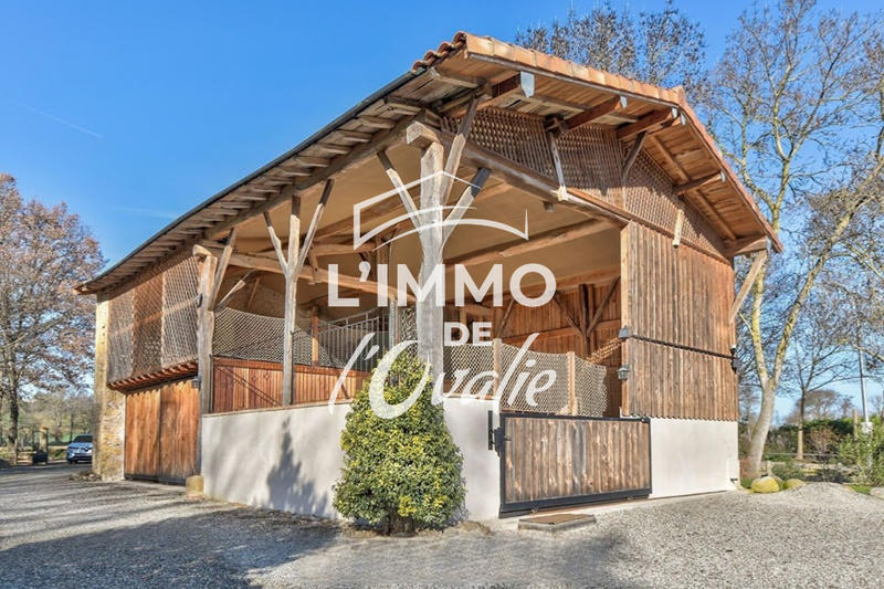 Maison - 394 m² - 16 pièces