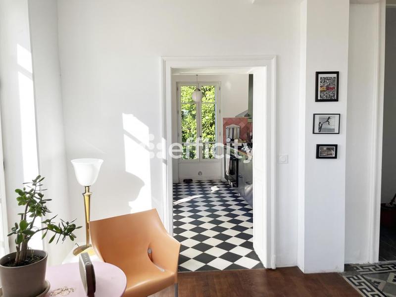 Maison - 274 m² - 8 pièces