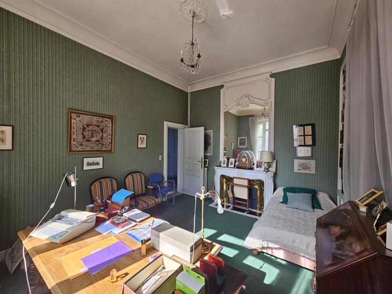 Maison - 338 m² - 8 pièces