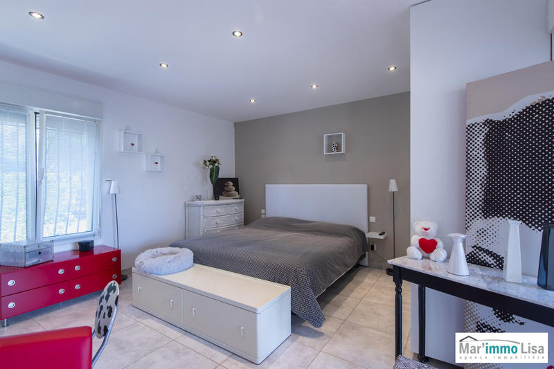 Villa - 256 m² - 6 pièces