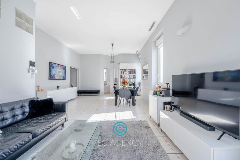 Appartement - 100 m² - 5 pièces