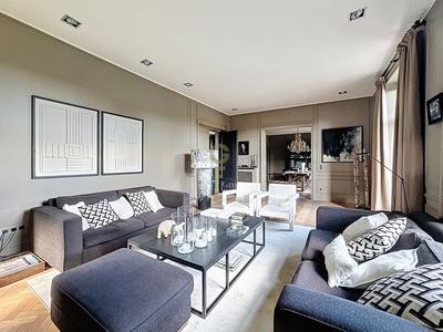 Maison - 400 m² - 8 pièces