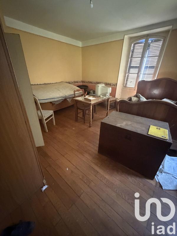 Maison - 240 m² - 10 pièces