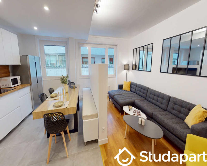 Chambre - 150 m² - 1 pièce