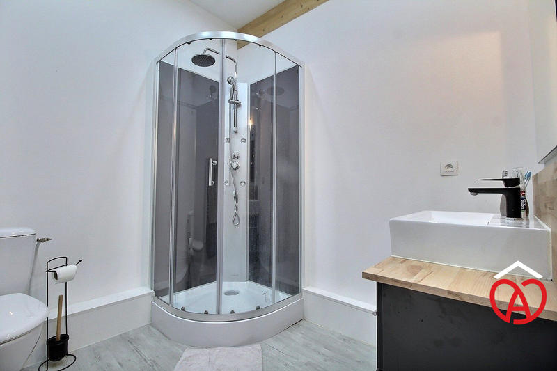 Maison - 140 m² - 9 pièces