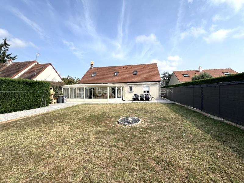 Maison traditionnelle - 170 m² - 8 pièces