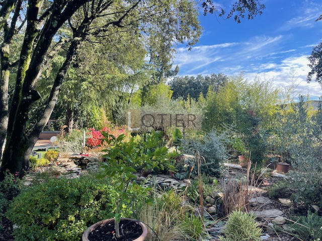 Maison - 217 m² - 6 pièces