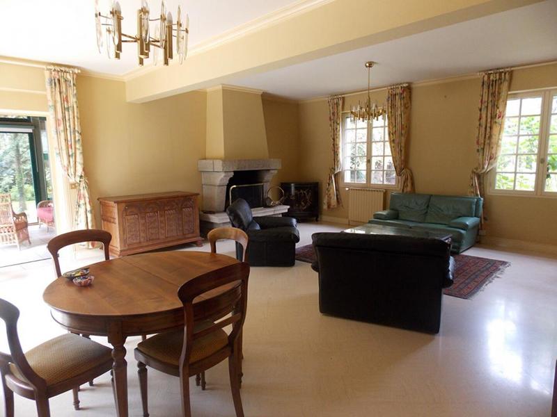 Maison - 230 m² - 8 pièces