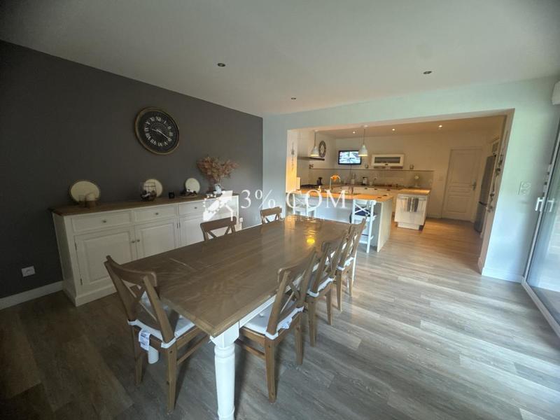 Pavillon - 140 m² - 8 pièces