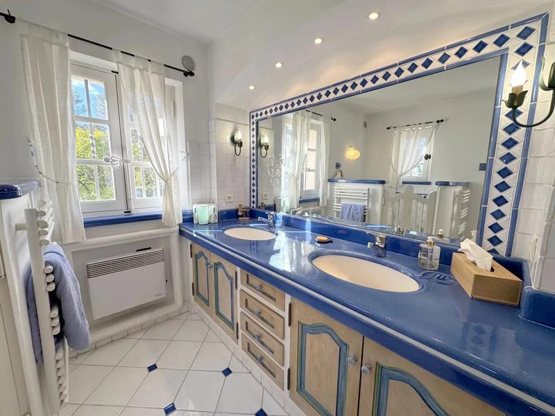 Villa - 280 m² - 5 pièces