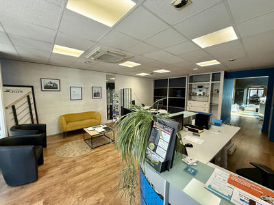 Local commercial - 111 m²