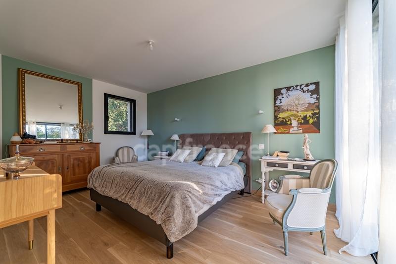 Maison - 220 m² - 7 pièces