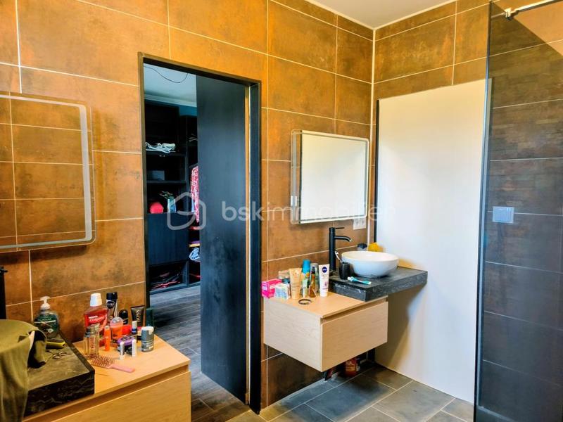 Maison traditionnelle - 174 m² - 6 pièces